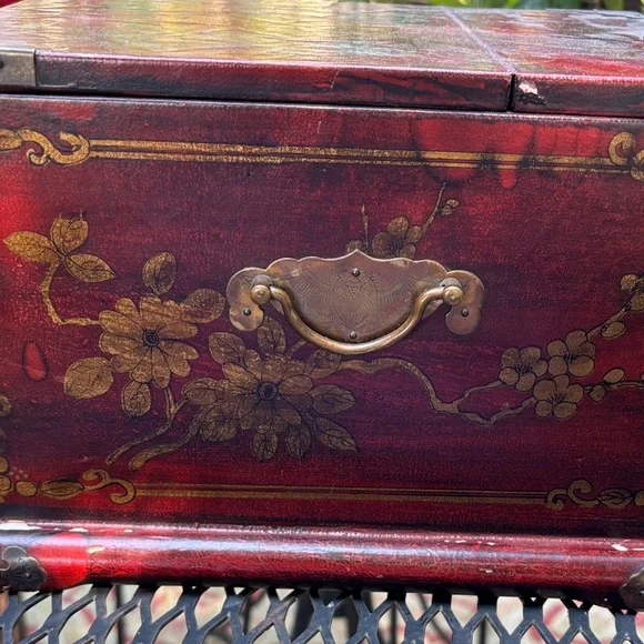Vintage red lacquered wood Asian style jewelry box - Picture 7 of 17